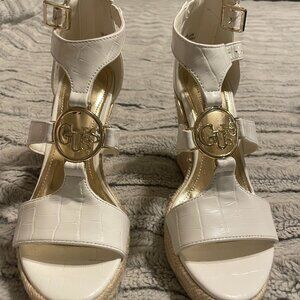 GUESS WHITE WOMENS WEDGE HEELS SIZE 6.5 ,GREAT CONDITION